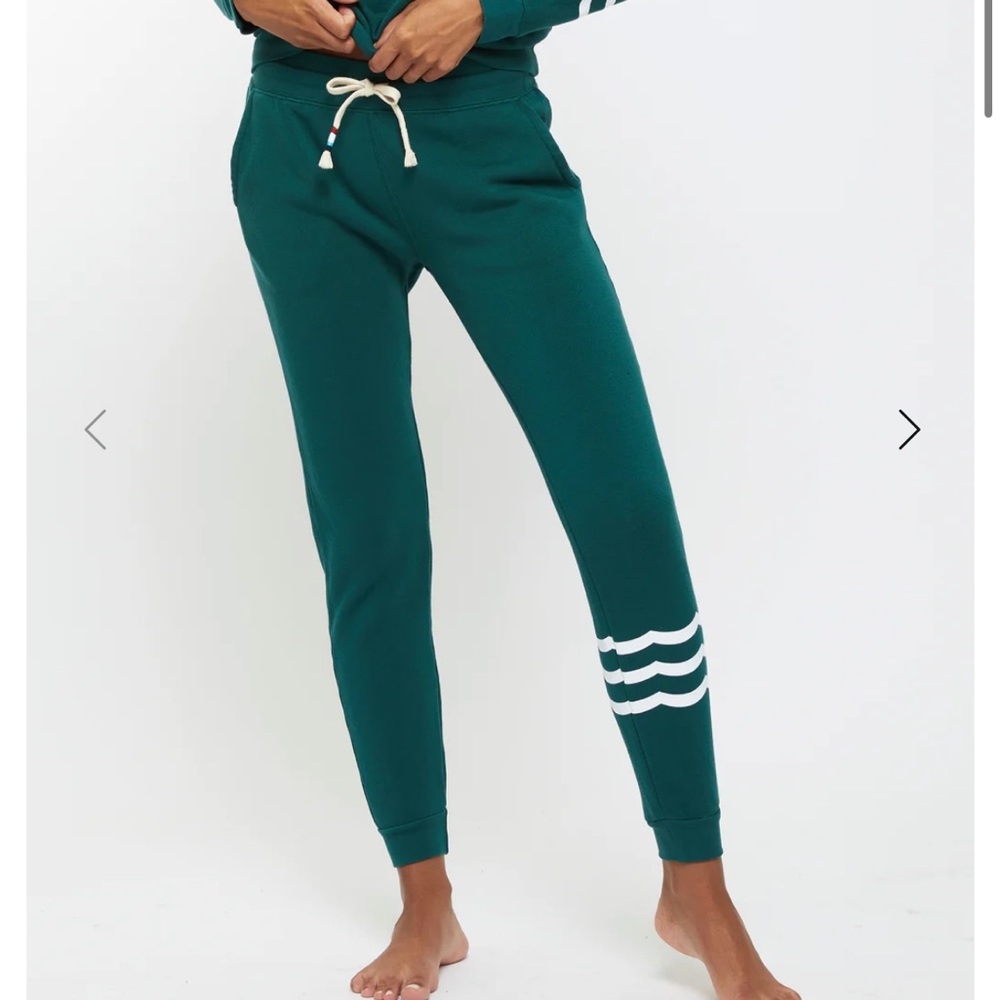 COASTAL WAVES JOGGER